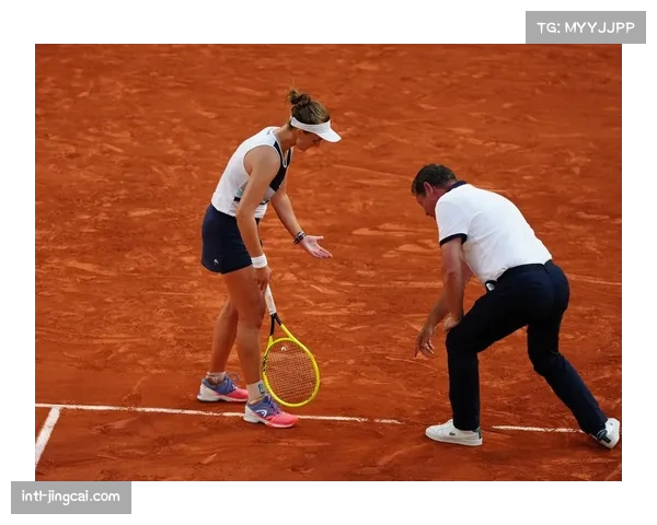 WTA查尔斯顿站，前法网冠军克雷吉茨科娃轻松晋级次轮